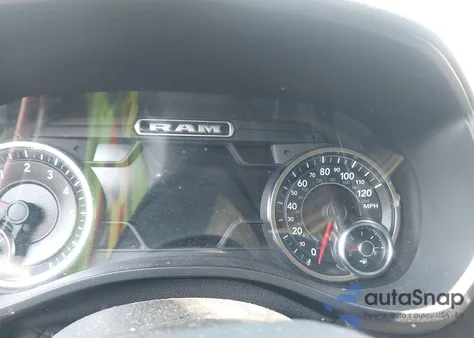 2021 Ram 1500 Laramie 4X2 5'7 Box z USA, uszkodzony, nr VIN 1C6RREJT8MN767937